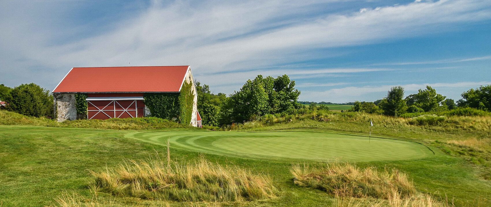 golf course with building